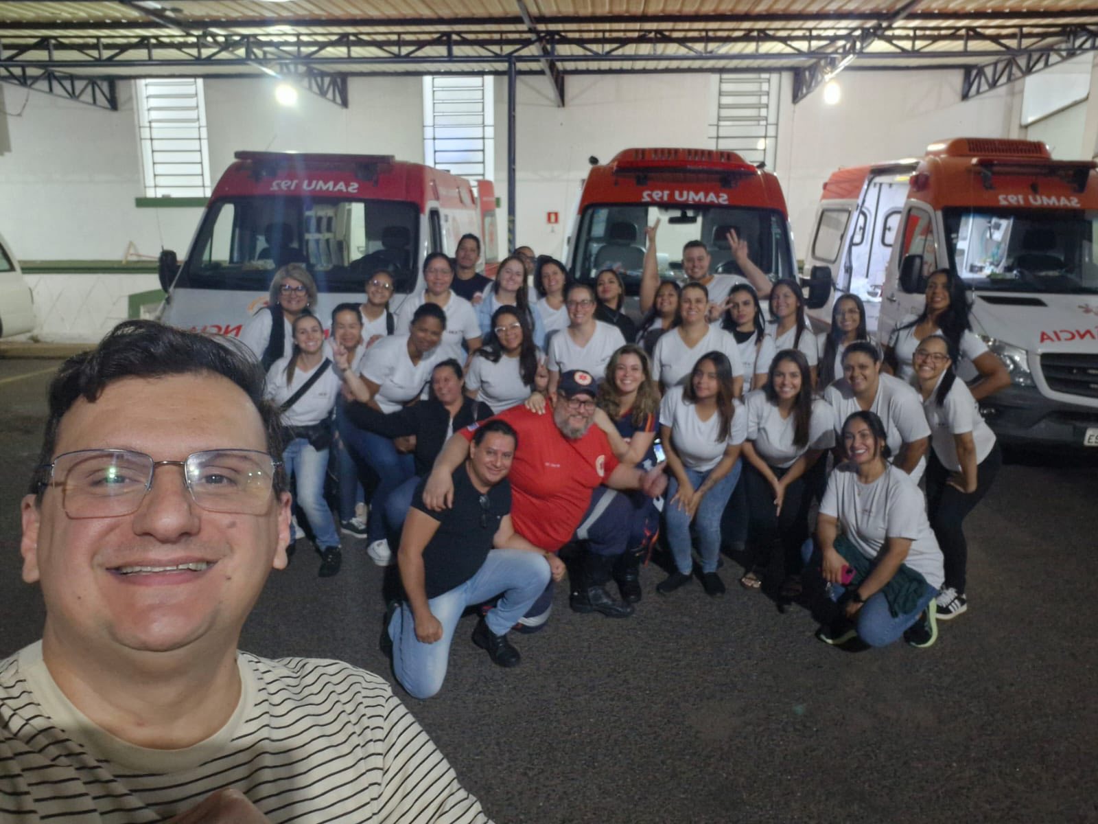 Turma de enfermagem do IEA Araçatuba em laboratório